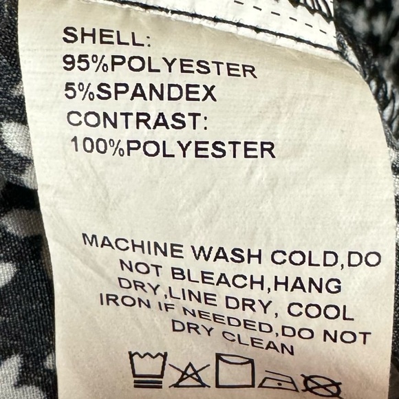 Weekend by Suzanne Betro Black & White Floral Notched Blouse - Picture 5 of 7